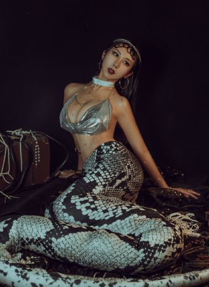 blacked里面三女战三黑人_国产剧视频大全